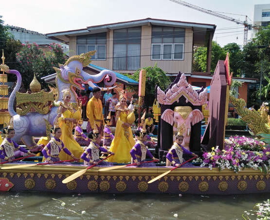 Rub Bua Festival in Bang Phli (Lotus Throwing Festival)